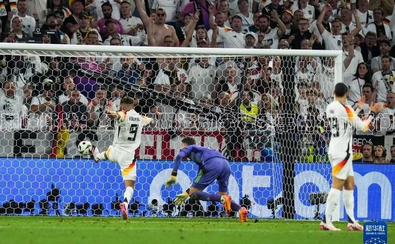 星空·体育中国官方网哇咔哇咔文化巅峰挑战：红牛极限运动全程赛事的壮丽瞬间